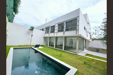 Casa de condomínio à venda com 530m², 3 quartos e 3 vagas