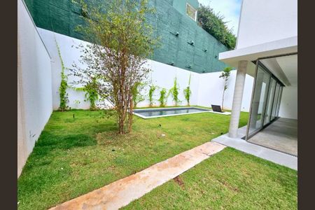 Casa de condomínio à venda com 530m², 3 quartos e 3 vagas