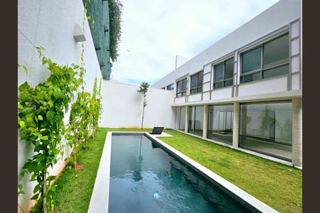 Casa de condomínio à venda com 530m², 3 quartos e 3 vagas