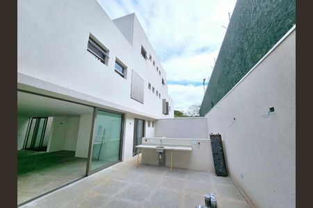 Casa de condomínio à venda com 530m², 3 quartos e 3 vagas