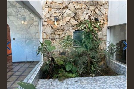 Casa à venda com 327m², 4 quartos e 3 vagas