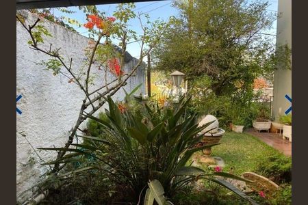 Casa à venda com 327m², 4 quartos e 3 vagas