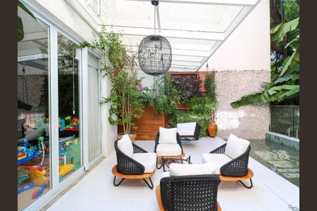 Casa de condomínio à venda com 744m², 4 quartos e 5 vagas