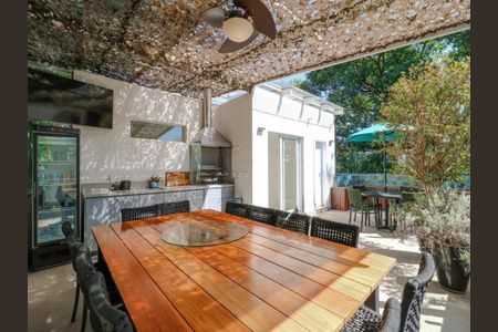 Casa de condomínio à venda com 744m², 4 quartos e 5 vagas