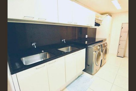 Casa de condomínio à venda com 744m², 4 quartos e 5 vagas