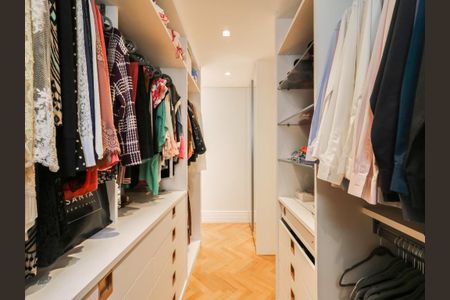 Casa de condomínio à venda com 744m², 4 quartos e 5 vagas