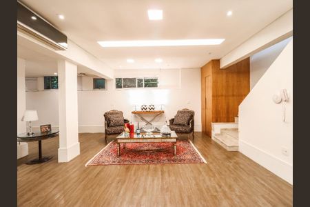 Casa de condomínio à venda com 744m², 4 quartos e 5 vagas