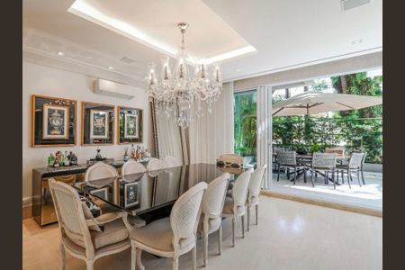 Casa de condomínio à venda com 744m², 4 quartos e 5 vagas
