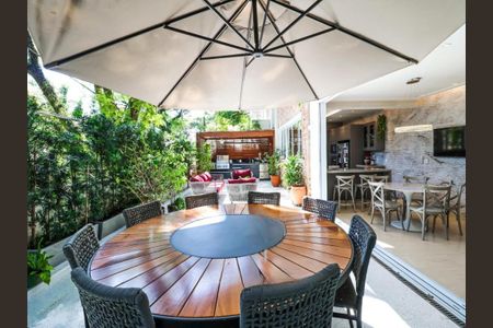 Casa de condomínio à venda com 744m², 4 quartos e 5 vagas