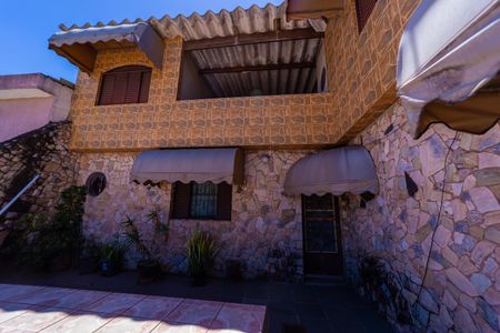 Casa à venda com 170m², 3 quartos e 6 vagasEntrada