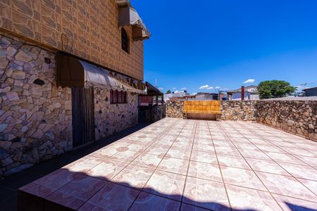 Casa à venda com 170m², 3 quartos e 6 vagasEntrada