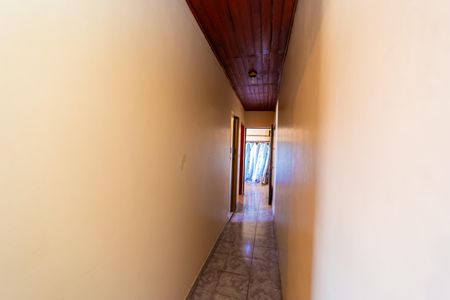 Casa à venda com 170m², 3 quartos e 6 vagasCorredor