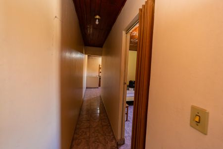 Casa à venda com 170m², 3 quartos e 6 vagasCorredor