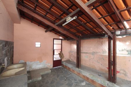 Casa à venda com 360m², 5 quartos e 2 vagasÁrea de Serviço