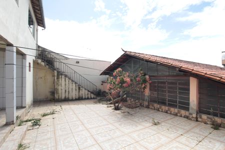 Casa à venda com 360m², 5 quartos e 2 vagasQuintal