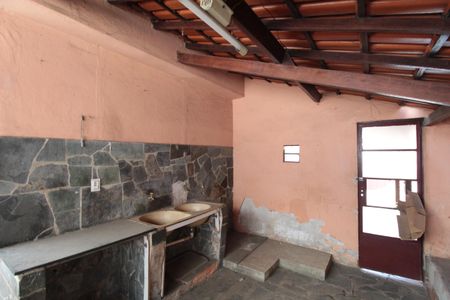 Casa à venda com 360m², 5 quartos e 2 vagasÁrea de Serviço