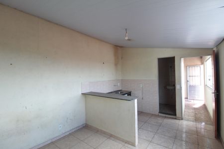 Casa à venda com 360m², 5 quartos e 2 vagasCasa dos Fundos | Sala e Cozinha