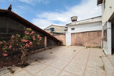 Casa à venda com 360m², 5 quartos e 2 vagasQuintal