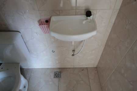 Casa à venda com 360m², 5 quartos e 2 vagasCasa dos Fundos | Banheiro