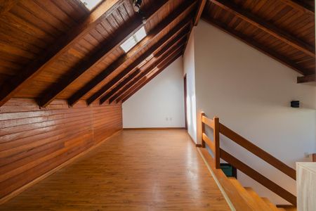 Casa à venda com 193m², 3 quartos e 2 vagasSotão