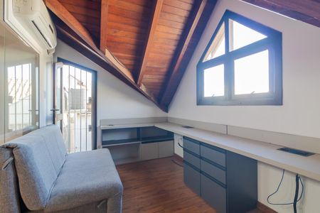 Casa à venda com 193m², 3 quartos e 2 vagasSotão