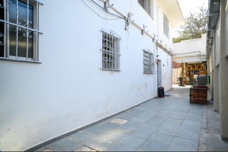 Casa à venda com 300m², 4 quartos e 6 vagas Casa à venda com 300m², 4 quartos e 6 vagasQuintal