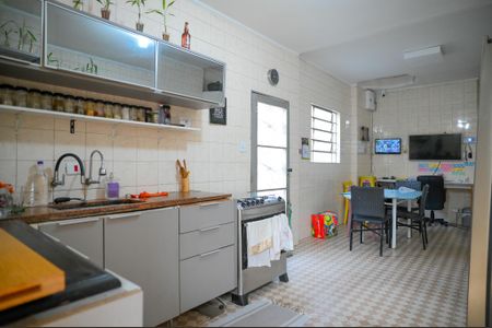 Casa à venda com 300m², 4 quartos e 6 vagas Casa à venda com 300m², 4 quartos e 6 vagasCozinha