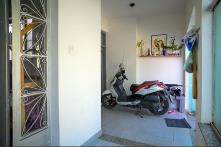 Casa à venda com 300m², 4 quartos e 6 vagas Casa à venda com 300m², 4 quartos e 6 vagasHall de entrada