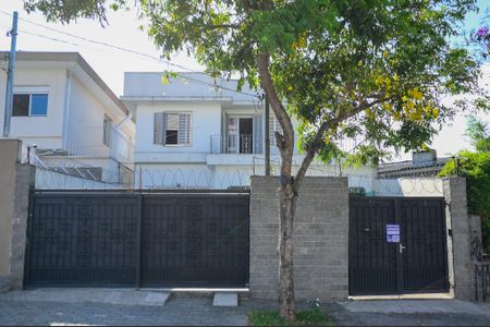 Casa à venda com 300m², 4 quartos e 6 vagas Casa à venda com 300m², 4 quartos e 6 vagasFachada + Placa