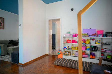 Casa à venda com 300m², 4 quartos e 6 vagas Casa à venda com 300m², 4 quartos e 6 vagasSala