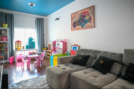 Casa à venda com 300m², 4 quartos e 6 vagas Casa à venda com 300m², 4 quartos e 6 vagasSala