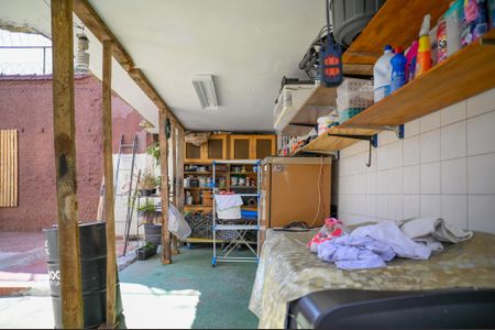 Casa à venda com 300m², 4 quartos e 6 vagas Casa à venda com 300m², 4 quartos e 6 vagasÁrea de Serviço