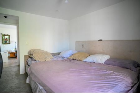 Casa à venda com 300m², 4 quartos e 6 vagas Casa à venda com 300m², 4 quartos e 6 vagasQuarto 2 - Suite