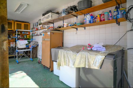 Casa à venda com 300m², 4 quartos e 6 vagas Casa à venda com 300m², 4 quartos e 6 vagasÁrea de Serviço