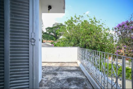 Casa à venda com 300m², 4 quartos e 6 vagas Casa à venda com 300m², 4 quartos e 6 vagasVaranda - Quarto 2 Suite