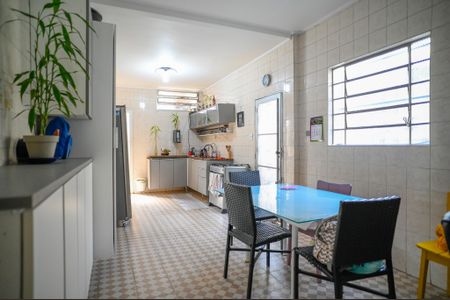 Casa à venda com 300m², 4 quartos e 6 vagas Casa à venda com 300m², 4 quartos e 6 vagasCozinha