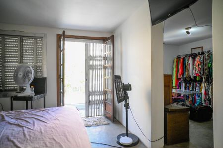 Casa à venda com 300m², 4 quartos e 6 vagas Casa à venda com 300m², 4 quartos e 6 vagasQuarto 2 - Suite