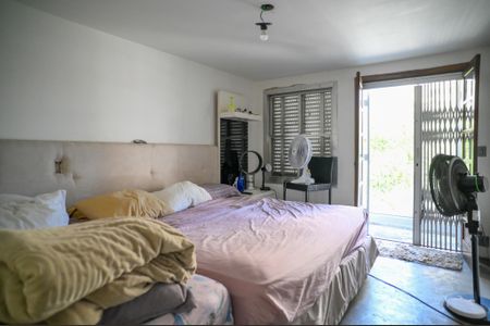 Casa à venda com 300m², 4 quartos e 6 vagas Casa à venda com 300m², 4 quartos e 6 vagasQuarto 2 - Suite