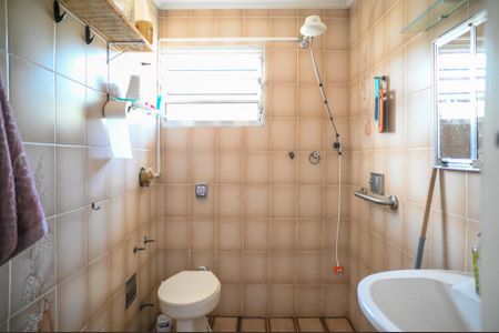 Casa à venda com 300m², 4 quartos e 6 vagas Casa à venda com 300m², 4 quartos e 6 vagasBanheiro do Quarto 2 Suite