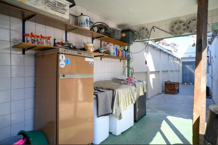 Casa à venda com 300m², 4 quartos e 6 vagas Casa à venda com 300m², 4 quartos e 6 vagasÁrea de Serviço