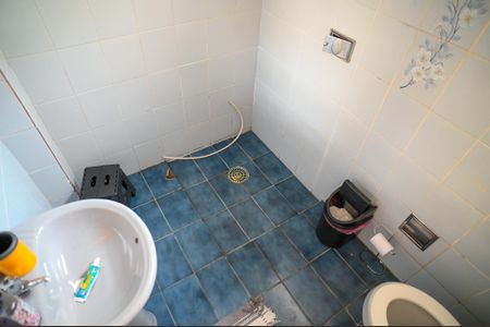 Casa à venda com 300m², 4 quartos e 6 vagas Casa à venda com 300m², 4 quartos e 6 vagasBanheiro de Serviço