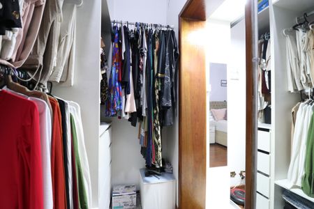 Casa de condomínio à venda com 300m², 4 quartos e 2 vagasCloset da suíte 3