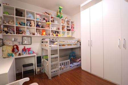 Casa de condomínio à venda com 300m², 4 quartos e 2 vagasQuarto