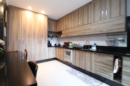 Casa de condomínio à venda com 300m², 4 quartos e 2 vagasCozinha