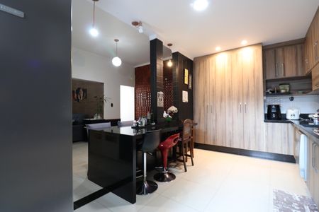 Casa de condomínio à venda com 300m², 4 quartos e 2 vagasCozinha