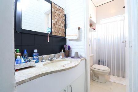 Casa de condomínio à venda com 300m², 4 quartos e 2 vagasLavabo