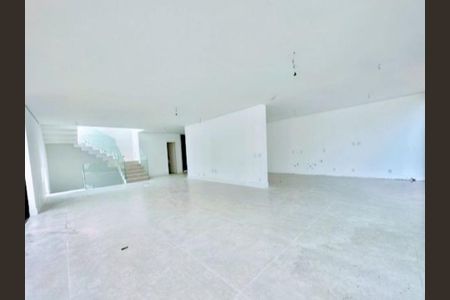Casa de condomínio à venda com 530m², 4 quartos e 5 vagas
