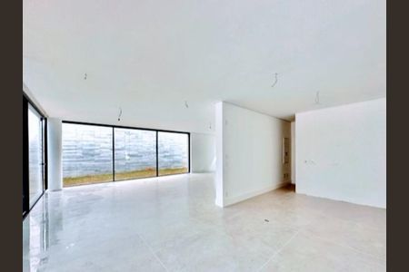 Casa de condomínio à venda com 530m², 4 quartos e 5 vagas