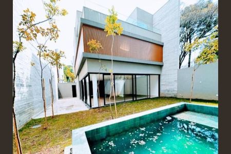 Casa de condomínio à venda com 530m², 4 quartos e 5 vagas