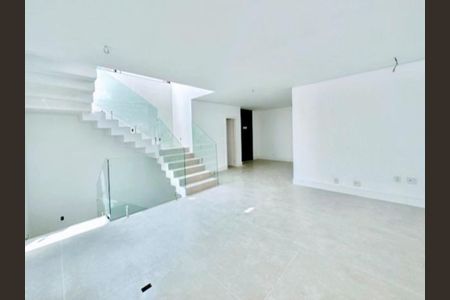 Casa de condomínio à venda com 530m², 4 quartos e 5 vagas
